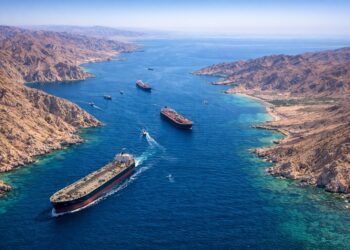 سنغافورة تحذر من تعميم تهديدات هرمز على الممرات البحرية العالمية