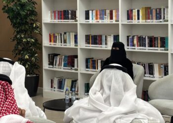 الكاتبة السعودية سعاد عسيري.. سيرة الحكاية بين دهشة السرد وبهجة الألوان