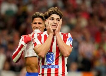أتليتكو مدريد يغلق الباب أمام برشلونة: ألفاريز ليس للبيع