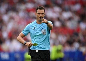 حكم سويسري يقود قمة سان جيرمان وبايرن في نصف نهائي دوري الأبطال