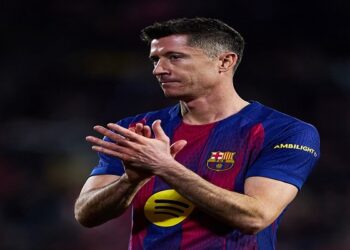 برشلونة يعرض تجديد عقد ليفاندوفسكي بشروط جديدة.. واللاعب يميل للاستمرار