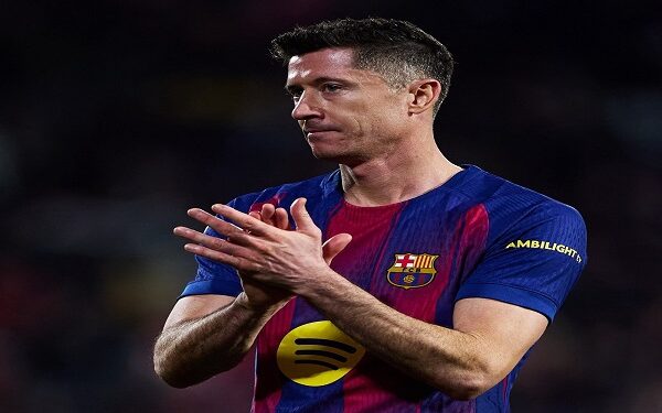 برشلونة يعرض تجديد عقد ليفاندوفسكي بشروط جديدة.. واللاعب يميل للاستمرار