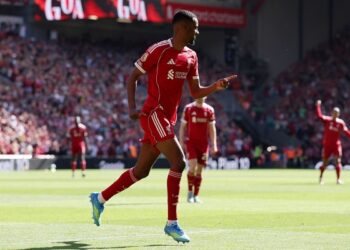 إصابة محمد صلاح ولقطات مثيرة.. ليفربول يحسم مواجهة كريستال بالاس بثلاثية في البريميرليج