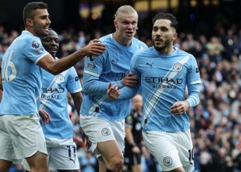 مانشستر سيتي يهزم أرسنال ويشعل صراع الصدارة في الدوري الإنجليزي
