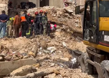 مصرع 15 شخصًا بينهم طفلتان في انهيار عقار سكني بمدينة فاس المغربية