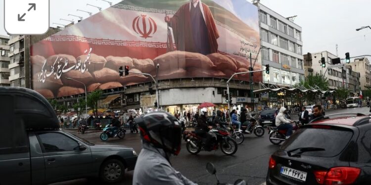 طهران تتهم ترامب بـ "خيانة الدبلوماسية" وسط استمرار الحصار البحري