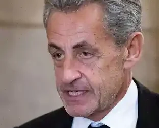 ليبيا تطالب "ساركوزى" بتعويض 10 مليون يورو وتلاحقه قضائيا