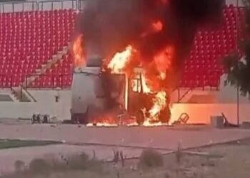 أحداث شغب في الدوري الليبي.. احتراق سيارة البث وتدخل المجلس الرئاسي