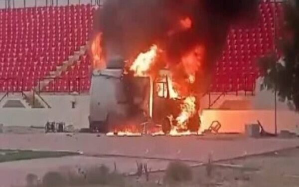 أحداث شغب في الدوري الليبي.. احتراق سيارة البث وتدخل المجلس الرئاسي