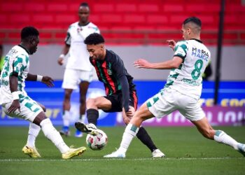 عقوبات صارمة بعد أحداث مباراة الجيش الملكي والرجاء في الدوري المغربي