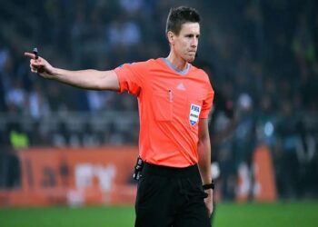 يويفا يعلن طاقم حكام نهائي دوري أبطال أوروبا بين باريس وأرسنال