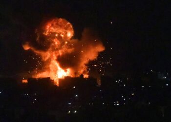 TOPSHOT - Flames and smoke rise in an area targeted by an Israeli air strike on Beirut's southern suburbs, October 6, 2024. Official Lebanese media said five Israeli strikes hit south Beirut and its outskirts during the night of Octobre 5, 2024, four of them "very violent", after the Israeli army called residents to evacuate the Hezbollah bastion. (Photo by Fadel ITANI / AFP)