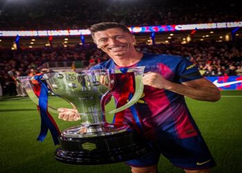 ليفاندوفسكي يعلن رحيله عن برشلونة بعد 4 مواسم ناجحة