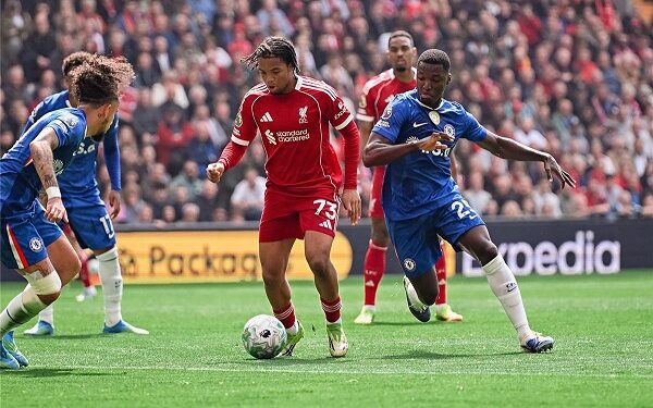 ليفربول وتشيلسي يتعادلان 1-1 في قمة الجولة 36 بالدوري الإنجليزي