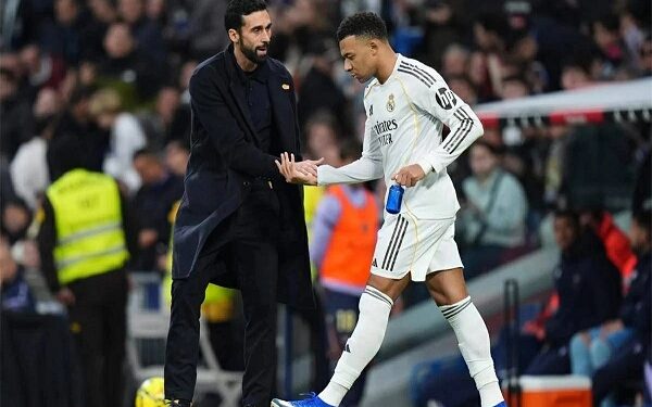 سوء فهم يشعل التوتر بين مبابي وأربيلوا في ريال مدريد