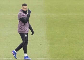 مبابي يواصل التأهيل منفردًا قبل الكلاسيكو.. سباق مع الزمن للحاق ببرشلونة
