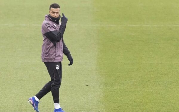 مبابي يواصل التأهيل منفردًا قبل الكلاسيكو.. سباق مع الزمن للحاق ببرشلونة