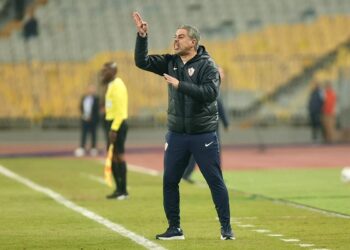 معتمد جمال يكشف كواليس ركلة شحاتة ويقود الزمالك للتتويج بالدوري بعد جدل الكونفدراليةمعتمد جمال يكشف كواليس ركلة شحاتة ويقود الزمالك للتتويج بالدوري بعد جدل الكونفدرالية