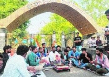 طمس الإرث الإسلامي عبر تغيير اسم جامعة بركات الله في الهند