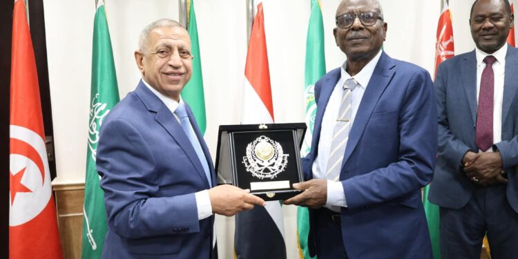 وزير النقل السوداني يبحث مع رئيس الأكاديمية العربية آفاق التعاون