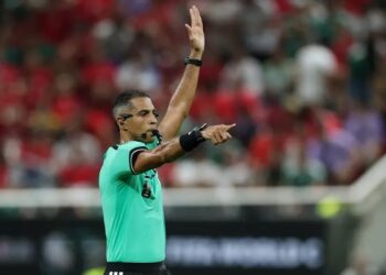 الحكم المصري أمين عمر يتألق في إدارة مباراة كوريا والتشيك بمونديال 2026
