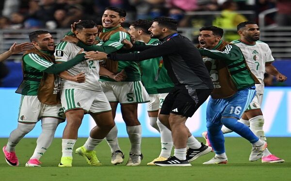 الجزائر تفوز على الأردن وتنعش آمالها في مونديال 2026