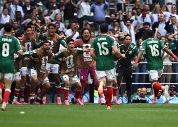 المكسيك تهزم جنوب إفريقيا في افتتاح المونديال بثنائية تاريخية