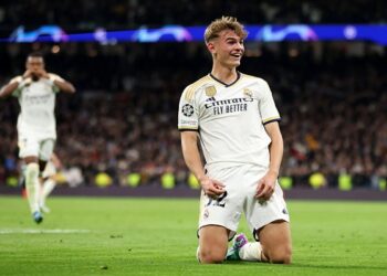 مورينيو يحدد نيكو باز أولى صفقاته مع ريال مدريد