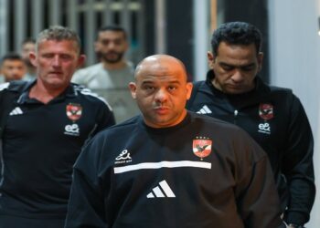 الأهلي يعلن رحيل وليد صلاح الدين وعادل مصطفى بعد نهاية موسم سوروب