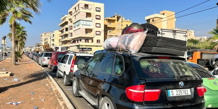 الهدنة تعيد آلاف النازحين إلى جنوب لبنان