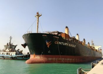 ميناء السخنة يستقبل سفينة الصب العملاقة "CENTURY EAGLE"
