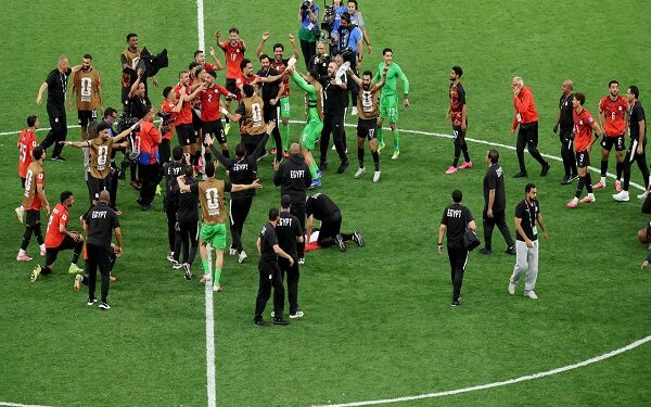 رجل أعمال يهدي بعثة منتخب مصر سيارات ميتسوبيشي تقديرًا لإنجاز المونديال