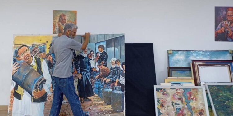 90 فنانًا من مختلف المدن الليبية يشاركون في «المعرض الوطني للفنون التشكيلية» بطرابلس.. احتفاء بتجربة علي مصطفى بن رمضان