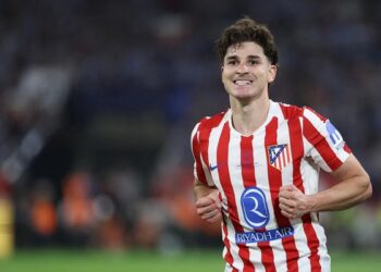 رئيس أتليتكو مدريد يحسم مستقبل خوليان ألفاريز ويغلق باب برشلونة