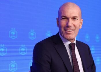 زيدان يتولى تدريب منتخب فرنسا