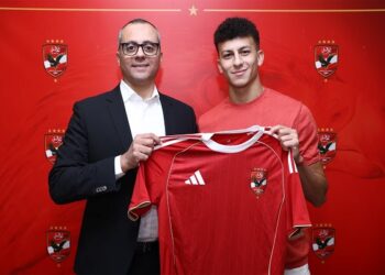 الأهلي يعلن أولى صفقاته الصيفية بضم علي محمود من إنبي