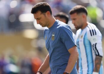 سكالوني يعتذر لجماهير الأرجنتين بعد خسارة نهائي كأس العالم أمام إسبانيا