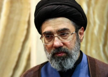 هل يكم مجتبى ايران؟