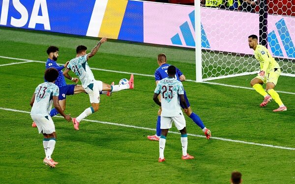 فيفا يوضح سبب إلغاء هدف كرواتيا القاتل أمام البرتغال بتقنية الكرة المتصلة