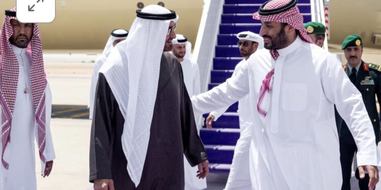 محمد بن سلمان مع محمد بن زايد- صورة ارشيفية