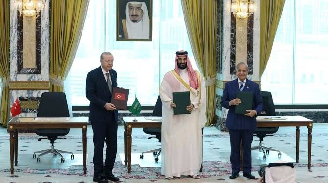 اتفاق مكة يفتح أبواب تحالف إسلامي صاعد ويهدد وحدة العرب