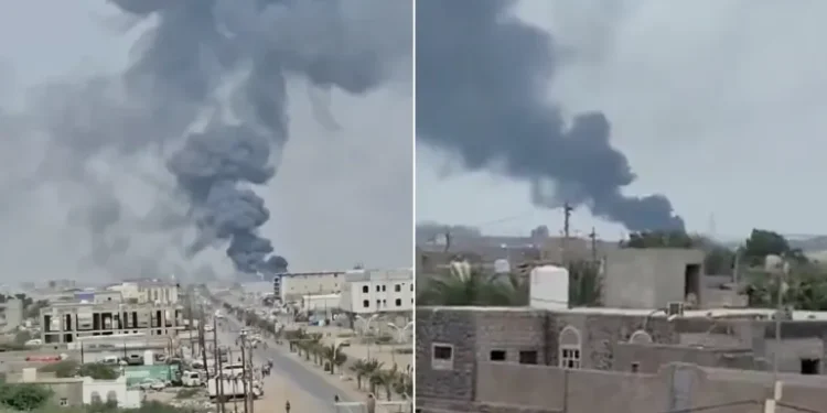صواريخ باليستية تستهدف ميناء المخا ومدينة الخوخة في اليمن