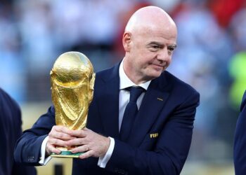 تصعيد عالمي ضد إنفانتينو بعد محاولة بيع حصص من كأس العالم