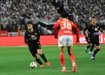 عبد الله السعيد ينفي التمرد ويؤكد استمراره مع الزمالك