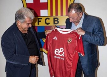 موندو ديبورتيفو: الأهلي أعظم نادٍ في العالم يواجه برشلونة في خوان جامبر