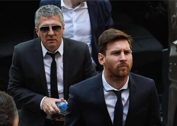 برشلونة وريال مدريد ينعَيان ميسي بعد وفاة والده خورخي