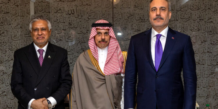 باكستان والسعودية وتركيا تبحث تفعيل اتفاقية مكة للدفاع