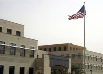 السفارة الأمريكية بالعراق تحذر من تطورات مفاجئة بالمنطقة