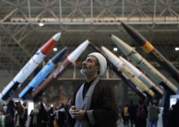 الحرس الثورى الايرانى يخاطب الشعب الامريكى لتغيير ترامب ومؤيديه