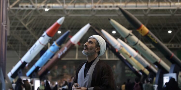 الحرس الثورى الايرانى يخاطب الشعب الامريكى لتغيير ترامب ومؤيديه